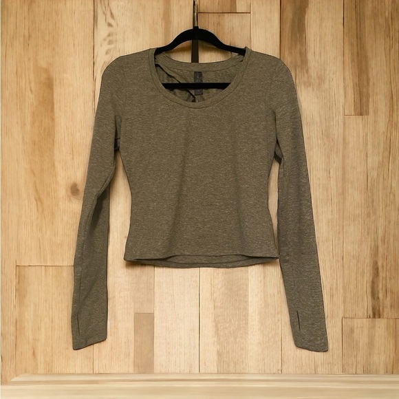 Zobha Long Sleeve Open Back Exercise Top. Size M. - Picture 1 of 3